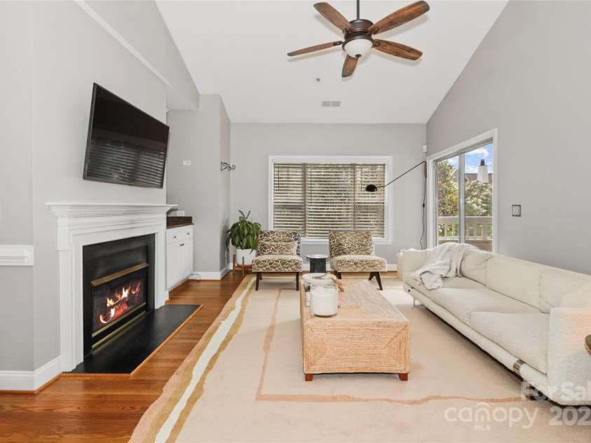 5730 Closeburn Road, Charlotte, NC 28210.  MLS# CAR4271310, YatesRealty ID 12165. Great Room, with fireplace and built-ins