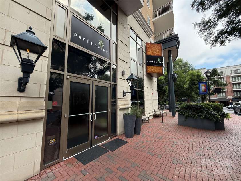 5730 Closeburn Road, Charlotte, NC 28210.  MLS# CAR4271310, YatesRealty ID 12165. Nearby Pepperdine