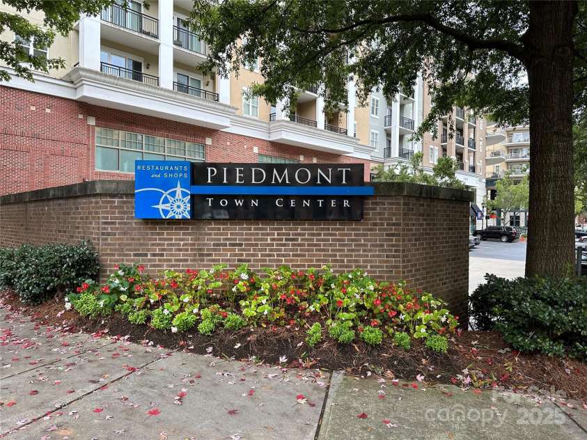 5730 Closeburn Road, Charlotte, NC 28210.  MLS# CAR4271310, YatesRealty ID 12165. Nearby Piedmont Town Center
