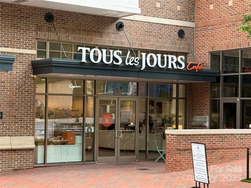5730 Closeburn Road, Charlotte, NC 28210.  MLS# CAR4271310, YatesRealty ID 12165. Nearby Tous les Jours