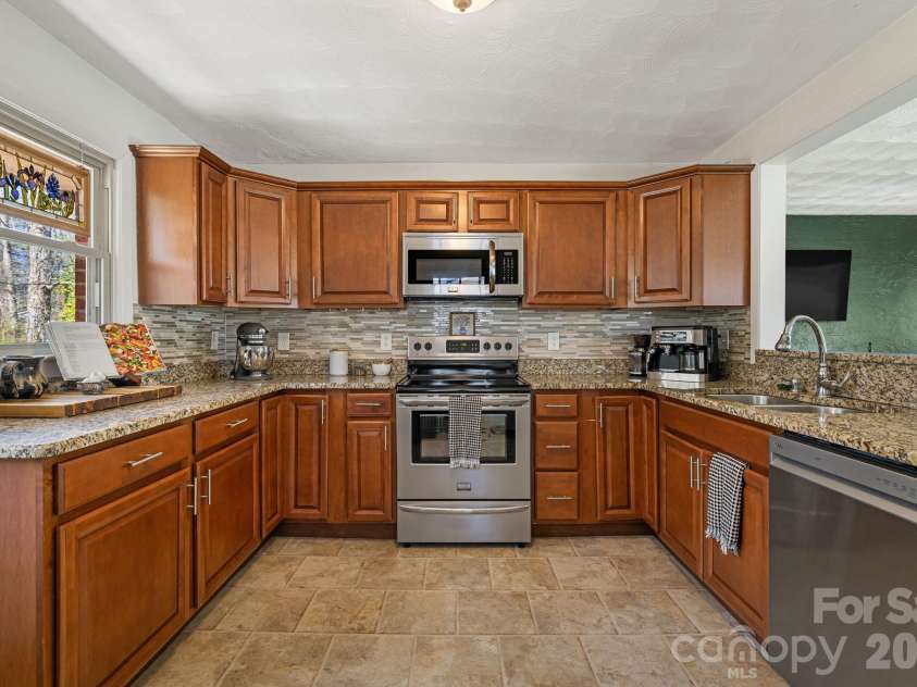 1733 Clairmont Drive, Hendersonville, NC 28791.  MLS# CAR4357860, YatesRealty ID 12169. Kitchen