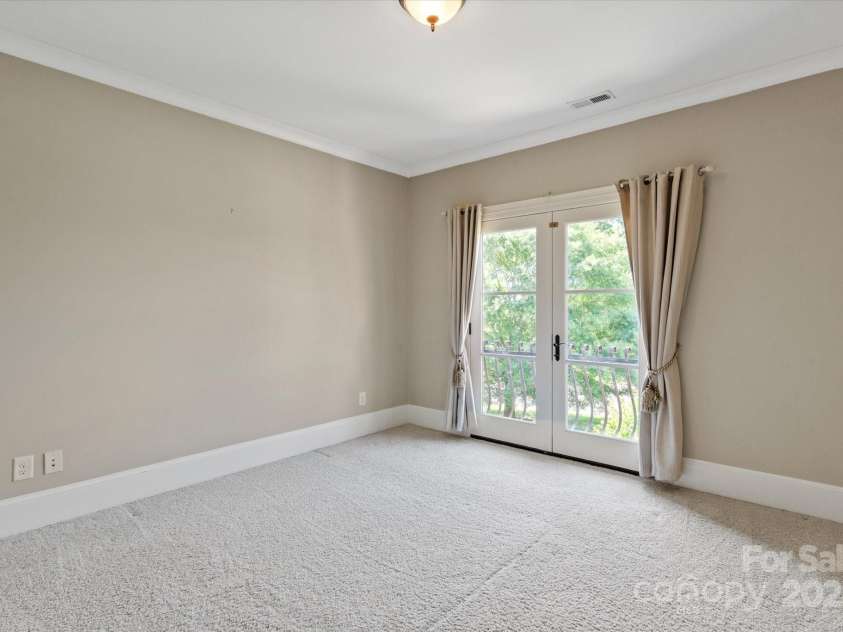 8904 Woodhall Lake Drive, Waxhaw, NC 28173.  MLS# CAR4253927, YatesRealty ID 12169. 2nd Floor En-suite Bedroom