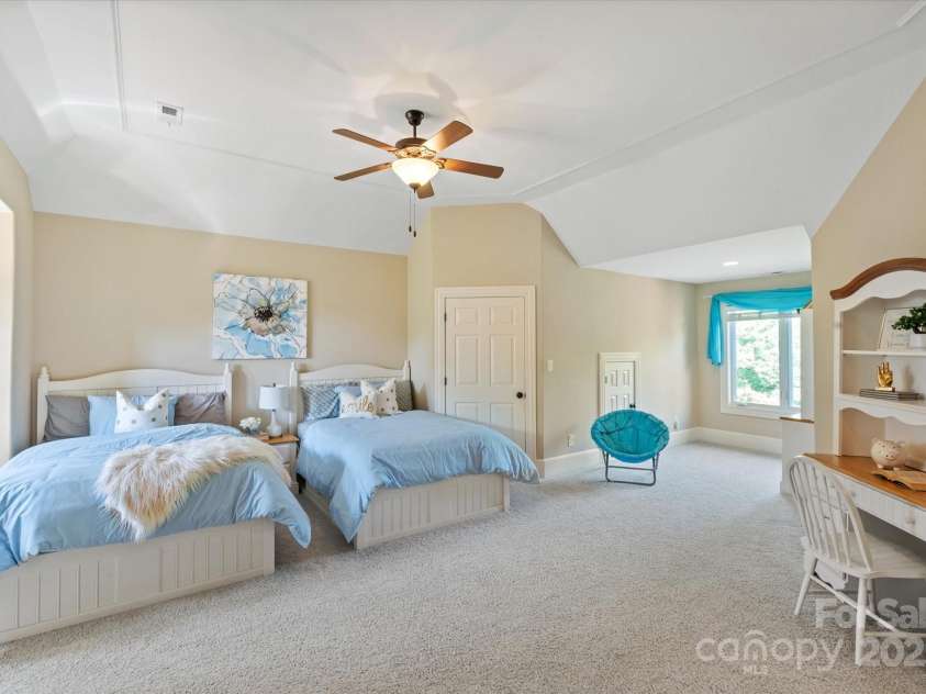 8904 Woodhall Lake Drive, Waxhaw, NC 28173.  MLS# CAR4253927, YatesRealty ID 12169. 2nd Floor XL Bedroom