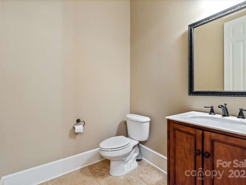 8904 Woodhall Lake Drive, Waxhaw, NC 28173.  MLS# CAR4253927, YatesRealty ID 12169. Basement 1/2 Bathroom