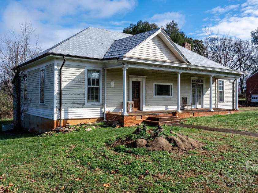 335 Eastview Street, Morganton, NC 28655.  MLS# CAR4329987, YatesRealty ID 1217. 