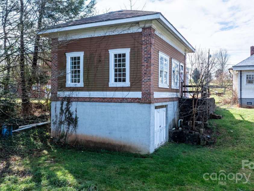 335 Eastview Street, Morganton, NC 28655.  MLS# CAR4329987, YatesRealty ID 1217. 