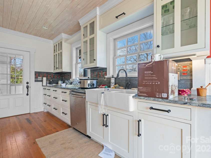 335 Eastview Street, Morganton, NC 28655.  MLS# CAR4329987, YatesRealty ID 1217. 