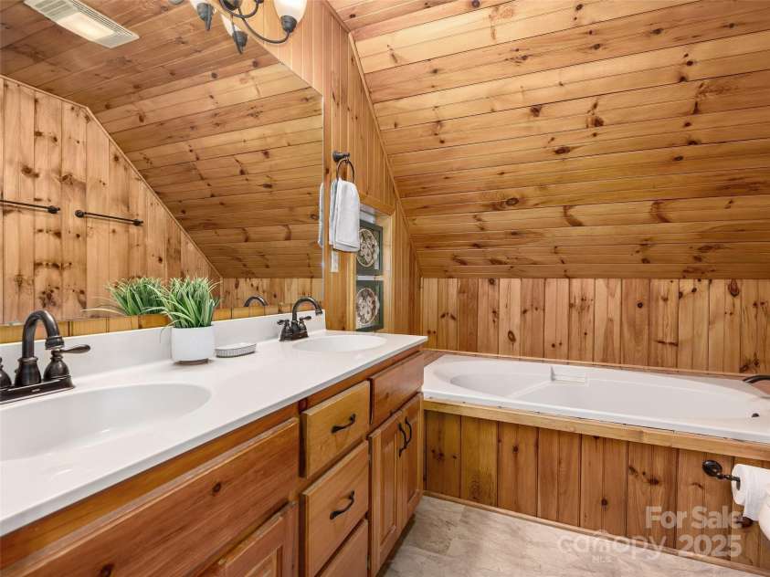 575 Twin Brook Drive, Waynesville, NC 28785.  MLS# CAR4239515, YatesRealty ID 12170. 