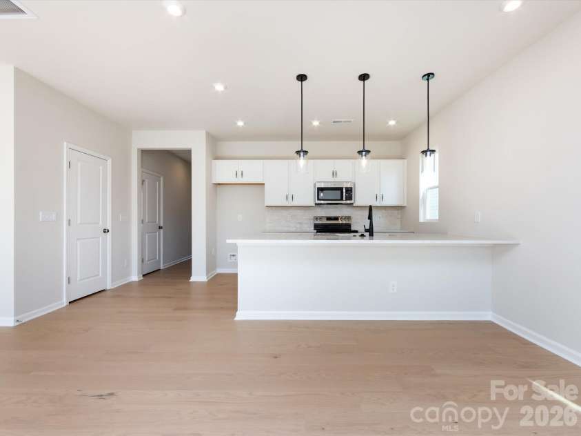 2108 Endeavor Run, Charlotte, NC 28269.  MLS# CAR4318966, YatesRealty ID 12171. 9' Ceilings Open up the Space and Make a Noticeable Difference as Soon as you Step Inside.