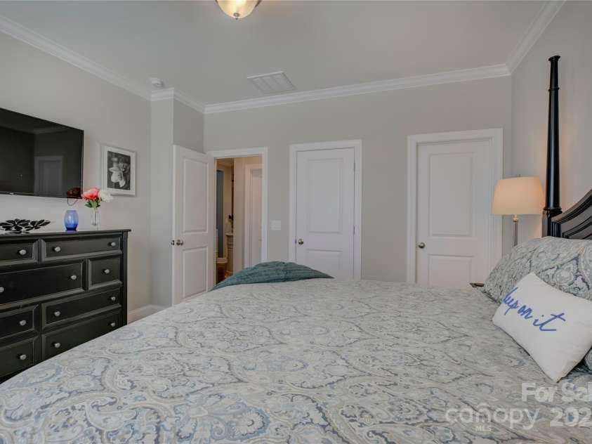 14229 Twin Eagles Lane, Charlotte, NC 28278.  MLS# CAR4235190, YatesRealty ID 12172. 
