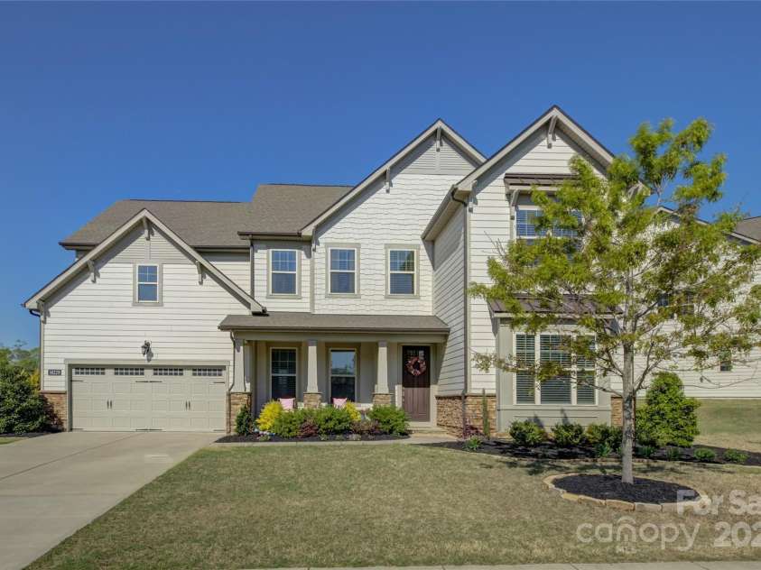 14229 Twin Eagles Lane, Charlotte, NC 28278.  MLS# CAR4235190, YatesRealty ID 12172. Welcome to 14229 Twin Eagles Ln