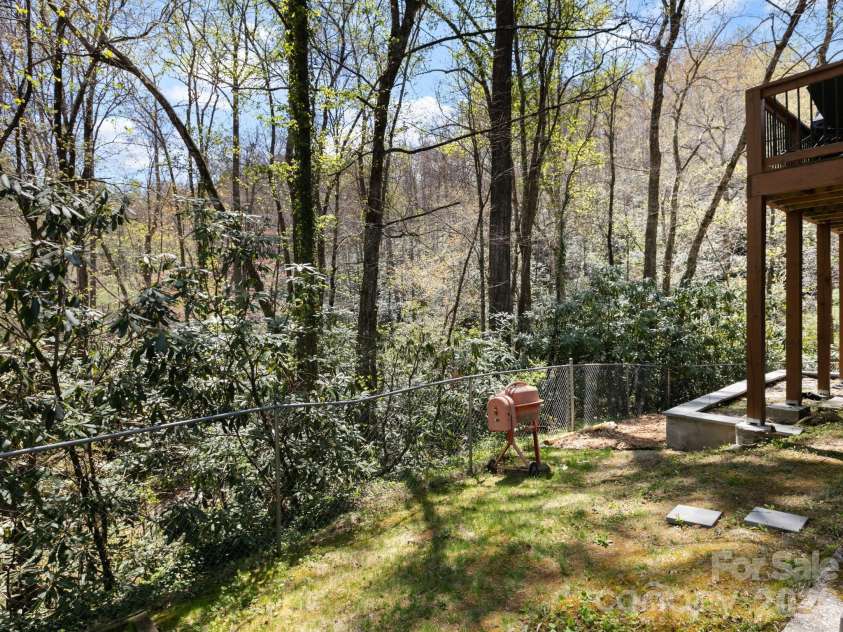 1 Laurel Forest Drive, Horse Shoe, NC 28742.  MLS# CAR4354873, YatesRealty ID 12174. 