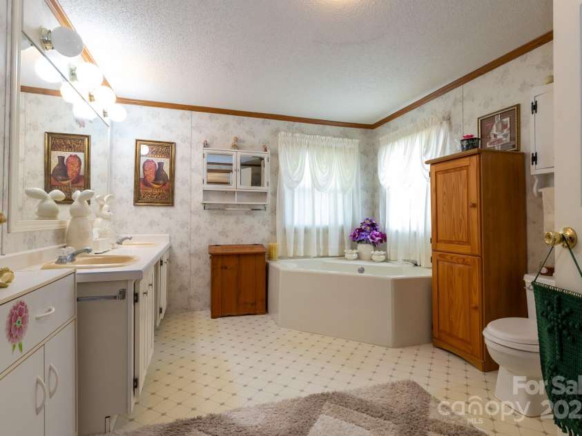 404 St Lukes Church Road, Kings Mountain, NC 28086.  MLS# CAR4255910, YatesRealty ID 12177. 