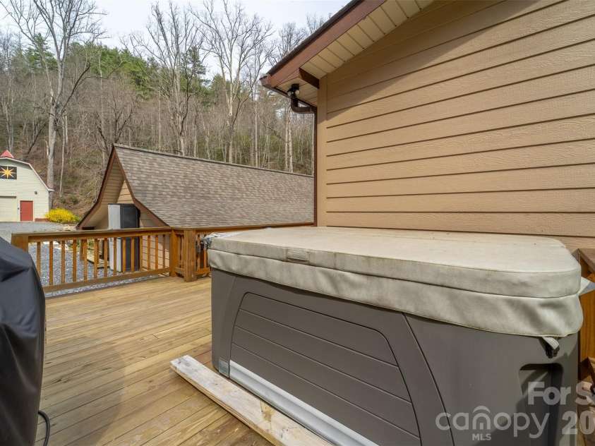 151 High Grove Parkway, Whittier, NC 28789.  MLS# CAR4360821, YatesRealty ID 12178. 