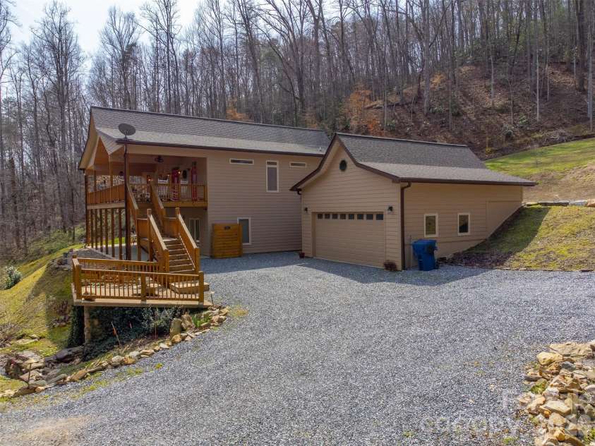 151 High Grove Parkway, Whittier, NC 28789.  MLS# CAR4360821, YatesRealty ID 12178. 