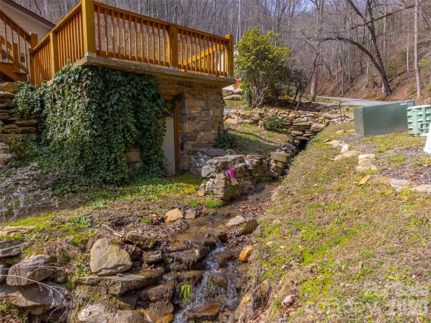 151 High Grove Parkway, Whittier, NC 28789.  MLS# CAR4360821, YatesRealty ID 12178. 
