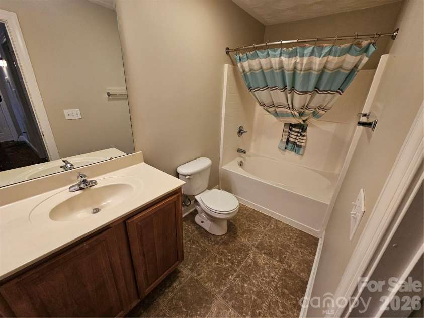 2026 Talbot Lane, Hickory, NC 28602.  MLS# CAR4337462, YatesRealty ID 12179. 