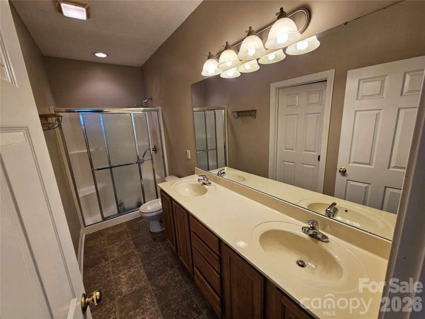 2026 Talbot Lane, Hickory, NC 28602.  MLS# CAR4337462, YatesRealty ID 12179. 