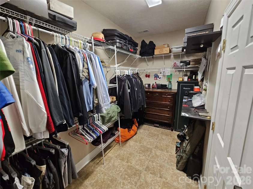 2026 Talbot Lane, Hickory, NC 28602.  MLS# CAR4337462, YatesRealty ID 12179. 