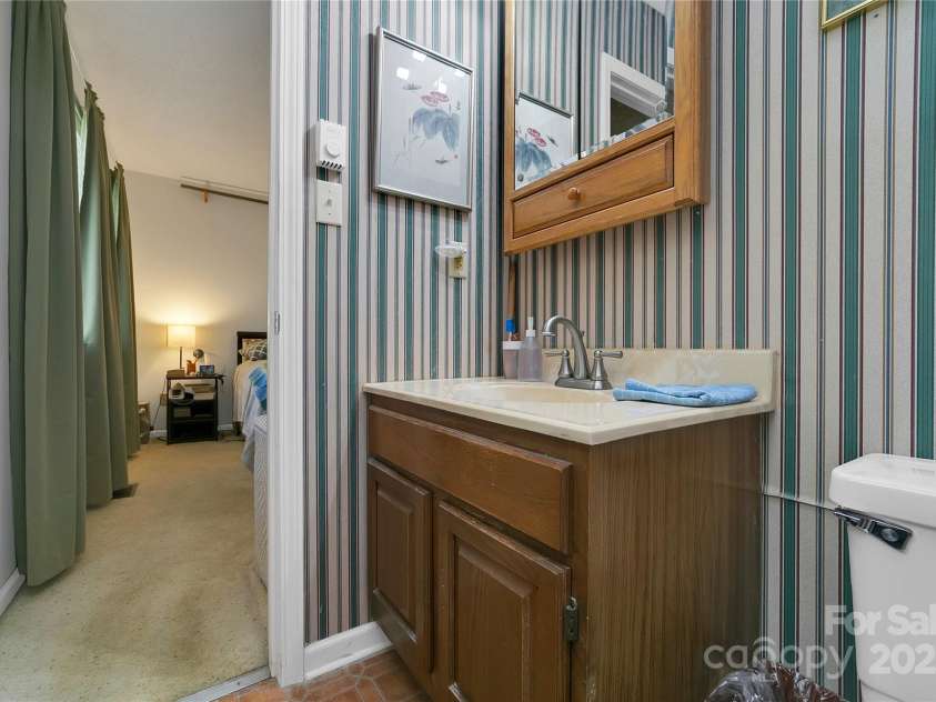 177 Walelu Court, Brevard, NC 28712.  MLS# CAR4223202, YatesRealty ID 1218. Primary en-suite Bathroom