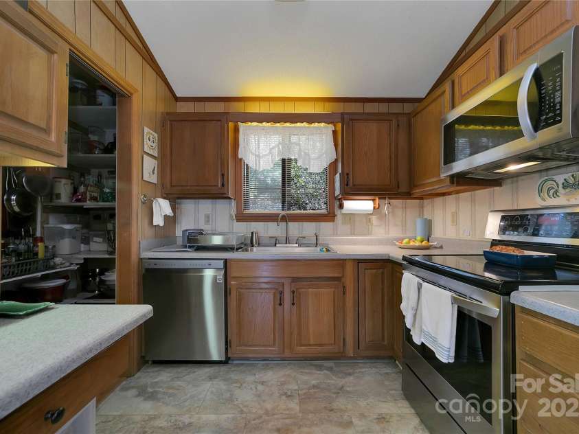 177 Walelu Court, Brevard, NC 28712.  MLS# CAR4333562, YatesRealty ID 1218. Kitchen with walk-in pantry to the left.