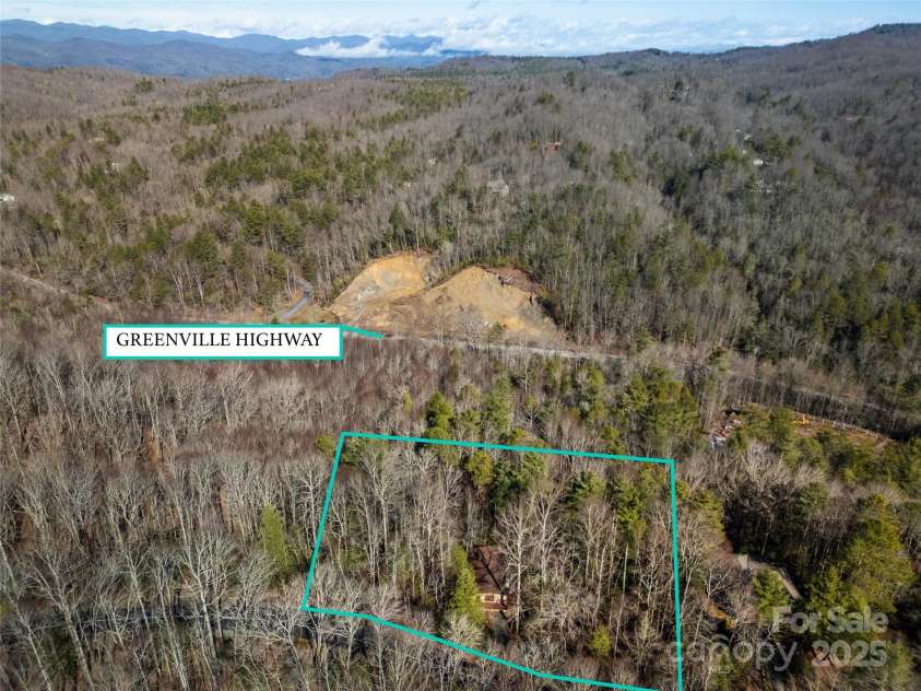 177 Walelu Court, Brevard, NC 28712.  MLS# CAR4333562, YatesRealty ID 1218. Quick access in and out of Connestee Falls to Brevard, Dupont Forest and Cedar Mountain.