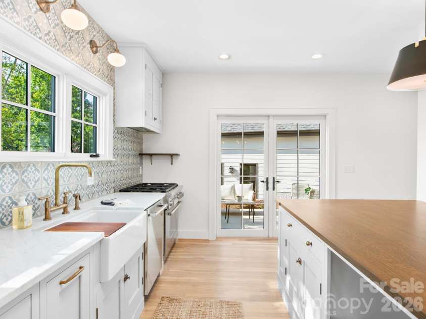 18 Normandy Road, Asheville, NC 28803.  MLS# CAR4353910, YatesRealty ID 12180. 