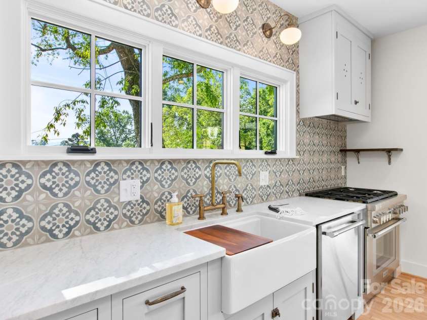 18 Normandy Road, Asheville, NC 28803.  MLS# CAR4353910, YatesRealty ID 12180. 