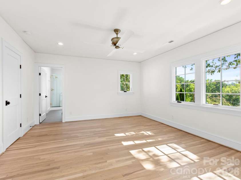 18 Normandy Road, Asheville, NC 28803.  MLS# CAR4353910, YatesRealty ID 12180. 