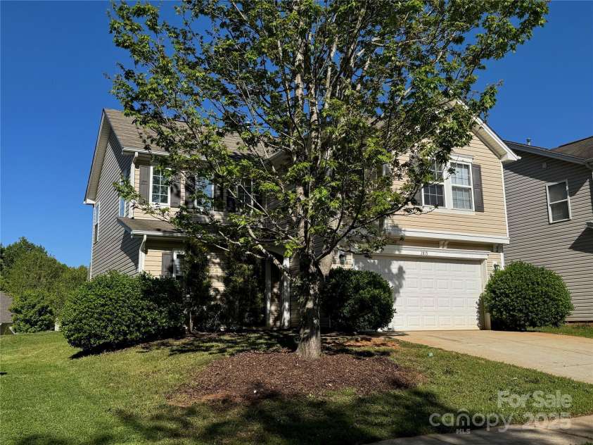 2815 Cartesian Drive, Charlotte, NC 28214.  MLS# CAR4248401, YatesRealty ID 12180. 