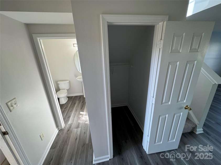 2815 Cartesian Drive, Charlotte, NC 28214.  MLS# CAR4248401, YatesRealty ID 12180. 