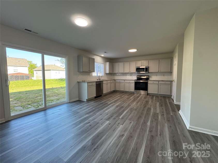 2815 Cartesian Drive, Charlotte, NC 28214.  MLS# CAR4248401, YatesRealty ID 12180. 