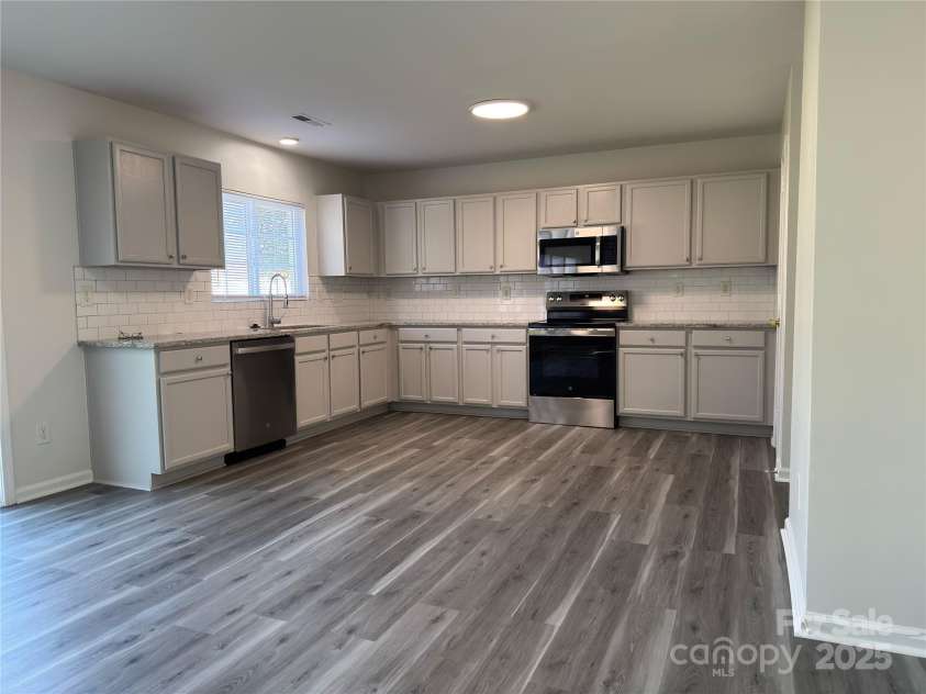 2815 Cartesian Drive, Charlotte, NC 28214.  MLS# CAR4248401, YatesRealty ID 12180. 