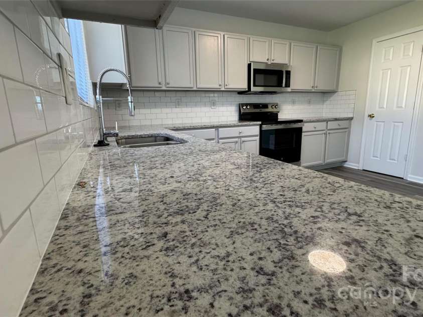 2815 Cartesian Drive, Charlotte, NC 28214.  MLS# CAR4248401, YatesRealty ID 12180. 