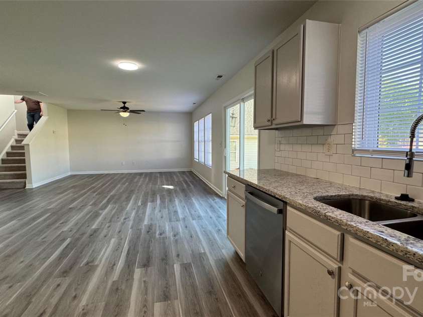 2815 Cartesian Drive, Charlotte, NC 28214.  MLS# CAR4248401, YatesRealty ID 12180. 