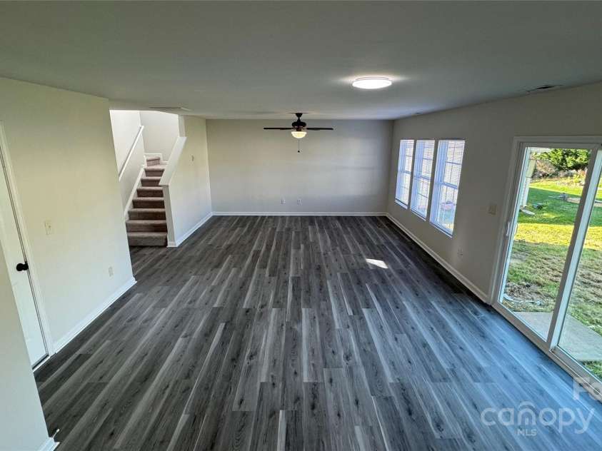 2815 Cartesian Drive, Charlotte, NC 28214.  MLS# CAR4248401, YatesRealty ID 12180. 