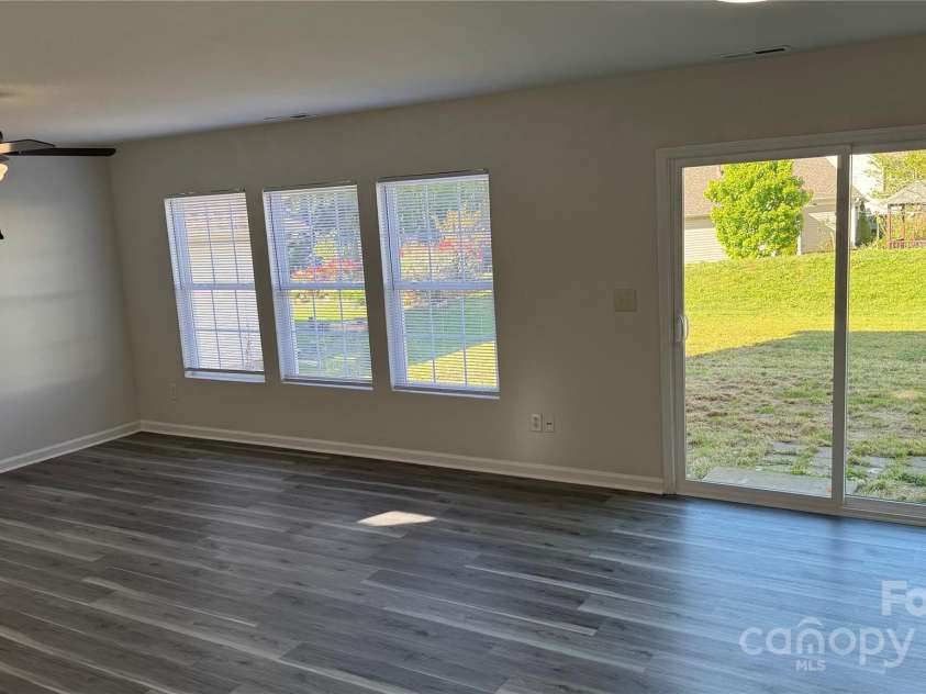 2815 Cartesian Drive, Charlotte, NC 28214.  MLS# CAR4248401, YatesRealty ID 12180. 