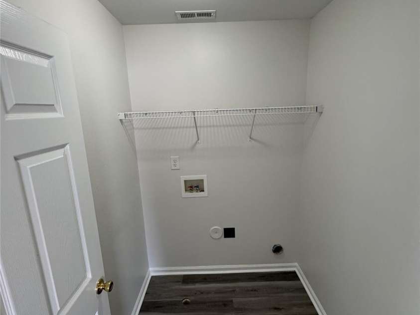 2815 Cartesian Drive, Charlotte, NC 28214.  MLS# CAR4248401, YatesRealty ID 12180. 