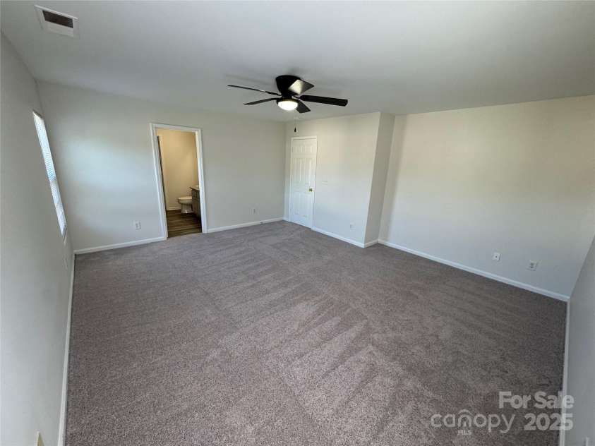 2815 Cartesian Drive, Charlotte, NC 28214.  MLS# CAR4248401, YatesRealty ID 12180. 