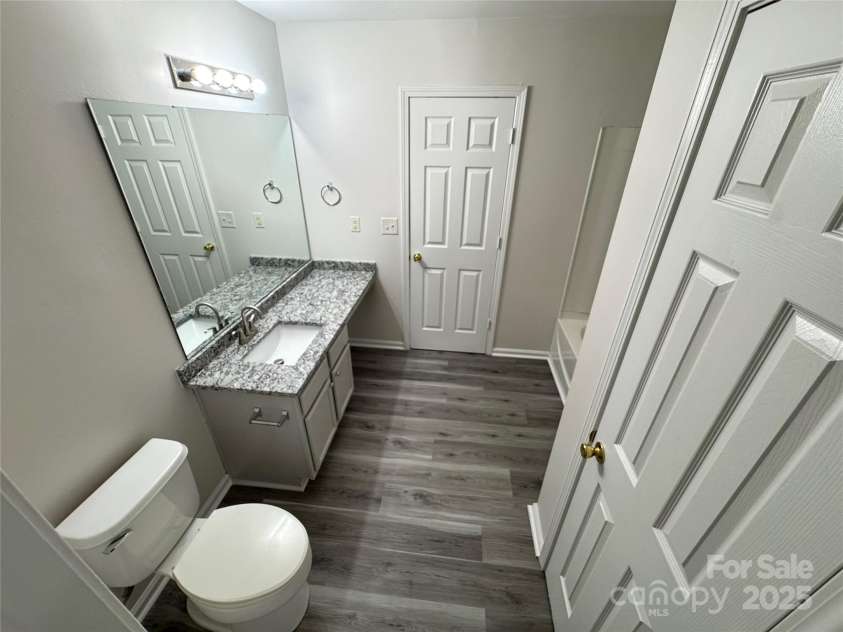 2815 Cartesian Drive, Charlotte, NC 28214.  MLS# CAR4248401, YatesRealty ID 12180. 