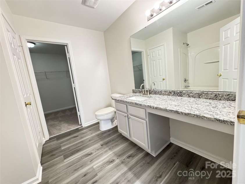 2815 Cartesian Drive, Charlotte, NC 28214.  MLS# CAR4248401, YatesRealty ID 12180. 