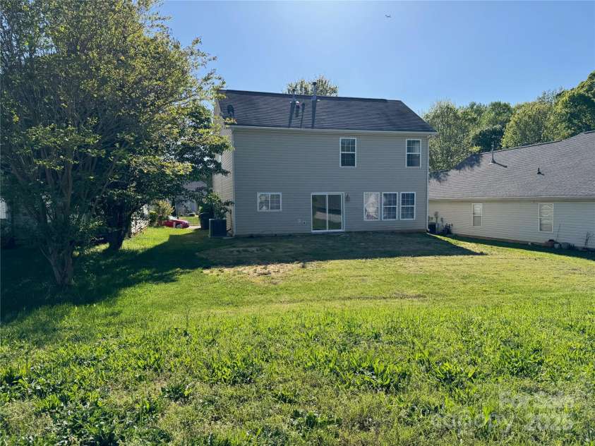 2815 Cartesian Drive, Charlotte, NC 28214.  MLS# CAR4248401, YatesRealty ID 12180. 