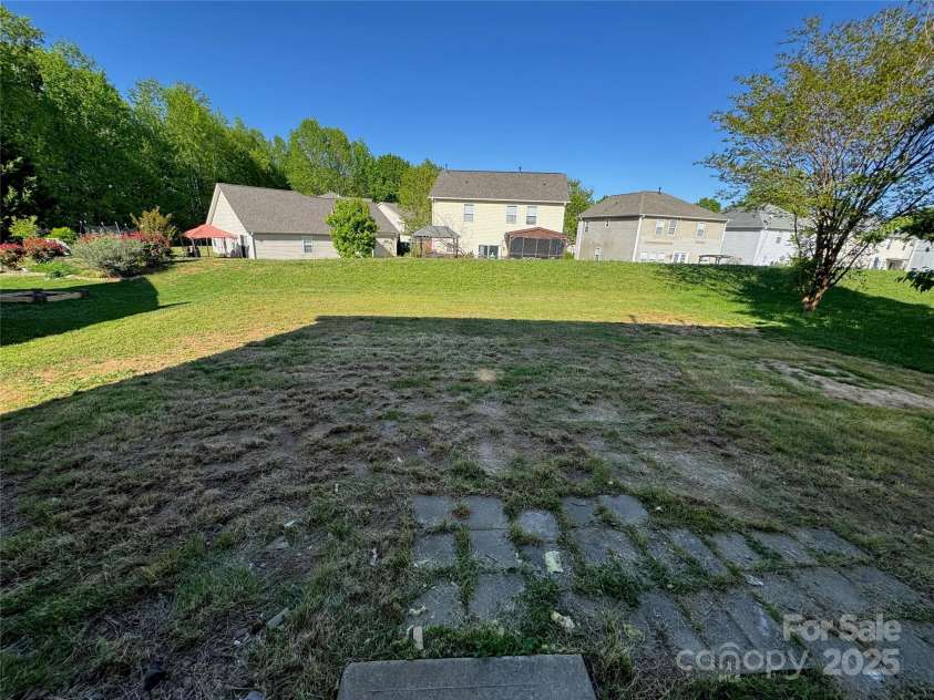 2815 Cartesian Drive, Charlotte, NC 28214.  MLS# CAR4248401, YatesRealty ID 12180. 