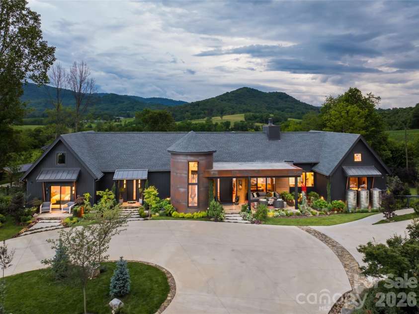 163 Annabelle Linn Drive, Fairview, NC 28730.  MLS# CAR4360158, YatesRealty ID 12181. 