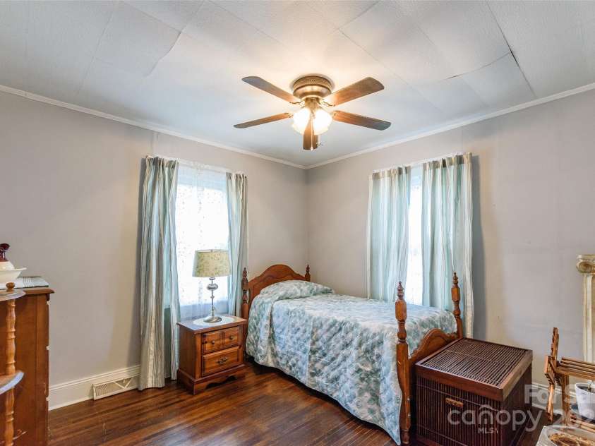 400 Rhyne Street, Stanley, NC 28164.  MLS# CAR4247327, YatesRealty ID 12181. 