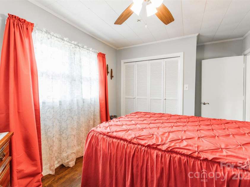 400 Rhyne Street, Stanley, NC 28164.  MLS# CAR4247327, YatesRealty ID 12181. 