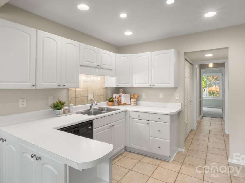 8326 Ramath Drive, Charlotte, NC 28211.  MLS# CAR4250067, YatesRealty ID 12182. Bright white kitchen with recessed lighting