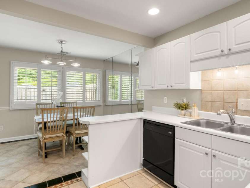 8326 Ramath Drive, Charlotte, NC 28211.  MLS# CAR4250067, YatesRealty ID 12182. Kitchen flows into dining area
