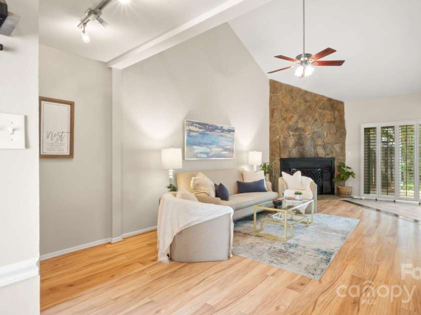 8326 Ramath Drive, Charlotte, NC 28211.  MLS# CAR4250067, YatesRealty ID 12182. Spacious 3 bedroom 2 1/2 bath townhome in a convenient South Charlotte location!