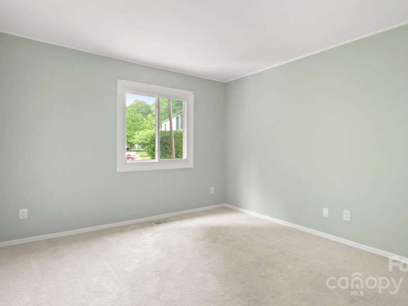8326 Ramath Drive, Charlotte, NC 28211.  MLS# CAR4250067, YatesRealty ID 12182. Upstairs 3rd bedroom